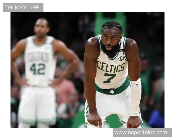 杰伦布朗首节表现低迷仅得7分2板投篮命中率堪忧需调整状态