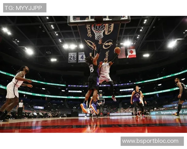 达卡里约翰逊替补出战28分钟高效贡献26分11篮板5助攻3盖帽